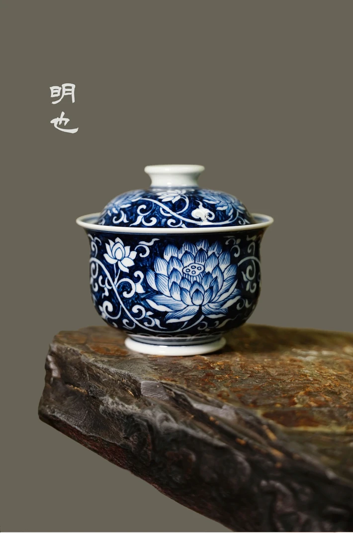 【明也茶器】陶瓷蓝地莲花布袋盖碗