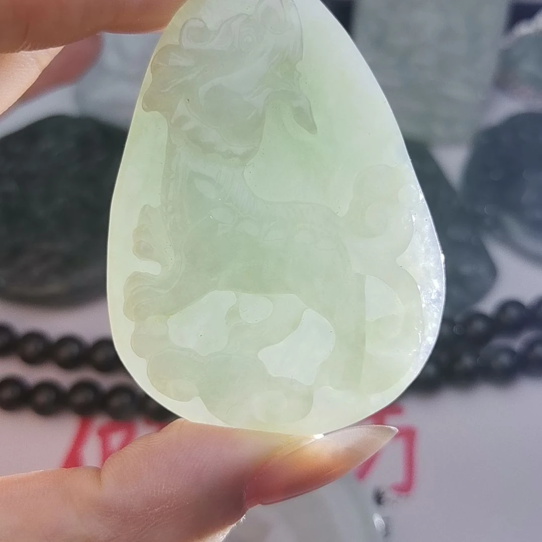 翡翠颈饰未镶嵌天然的A货翡翠