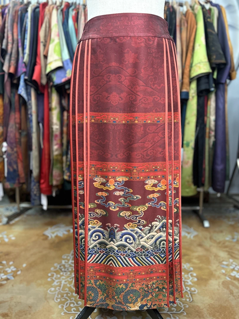 60姆米红色七彩祥云马面裙100桑蚕丝