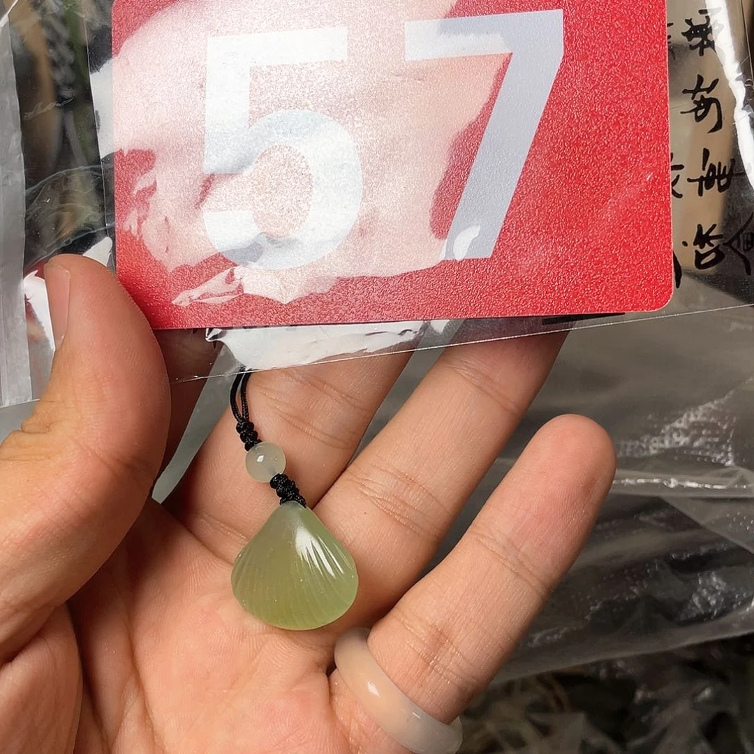 蛇纹石玉颈饰合金瑶**树