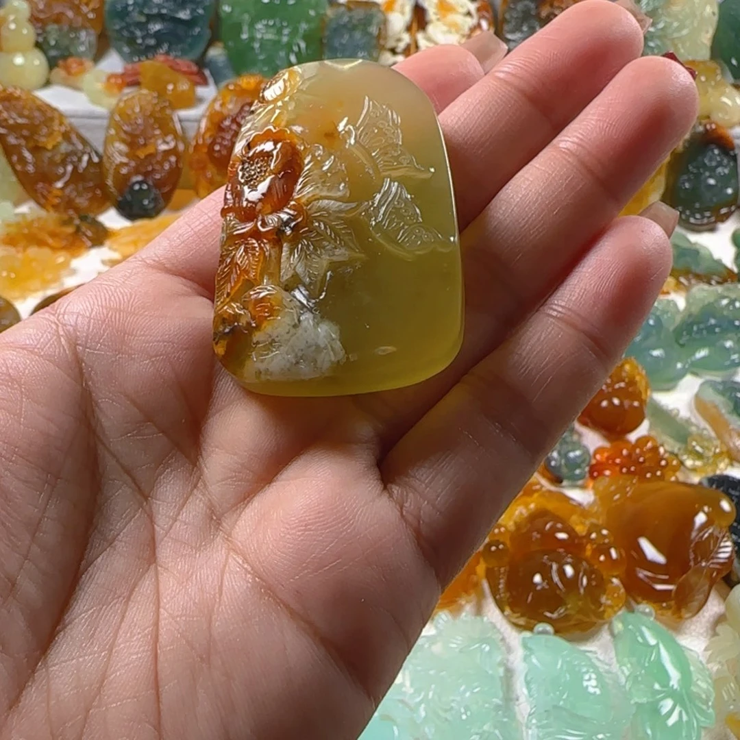 蛇纹石玉颈饰未镶嵌