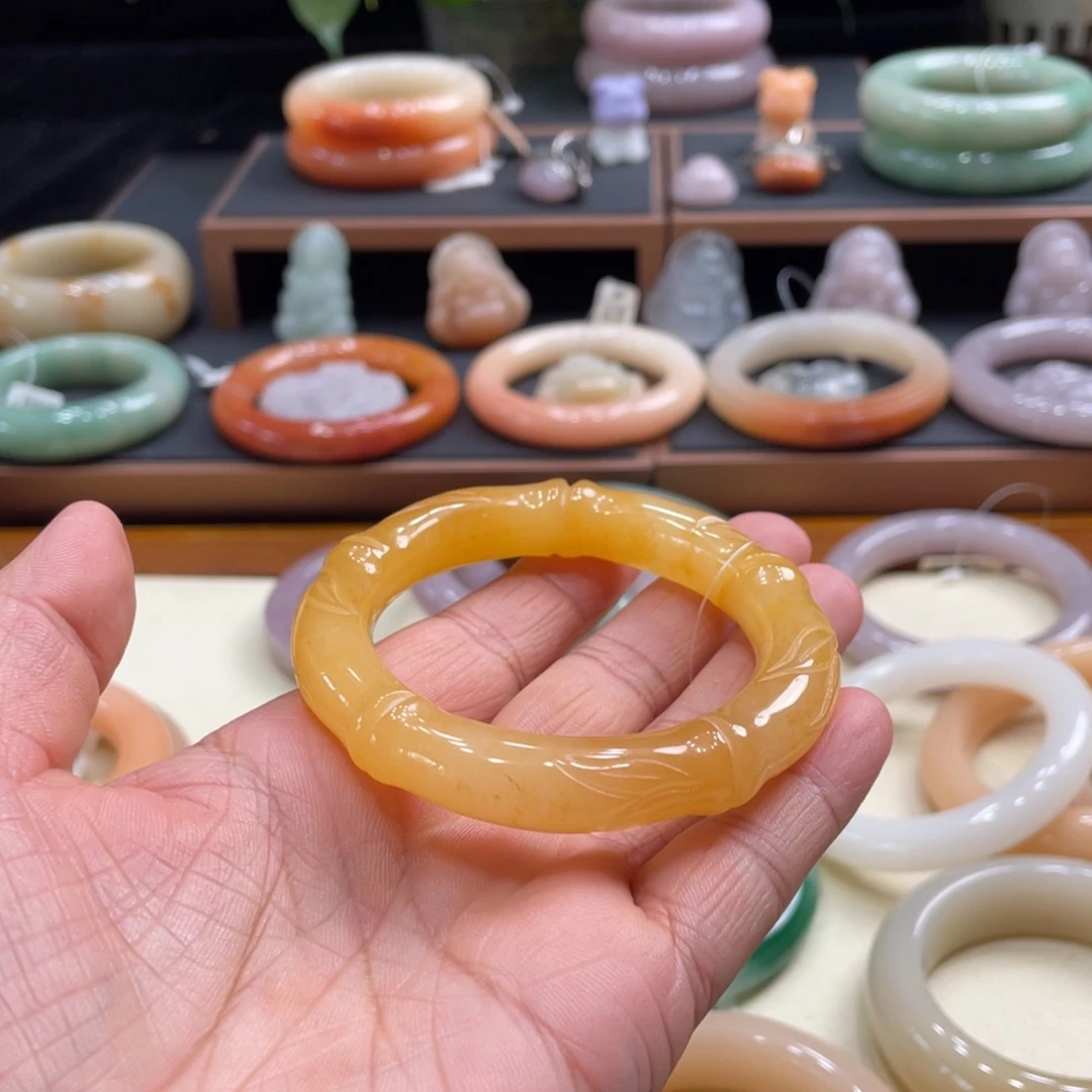 石英岩玉手镯未镶嵌桑*