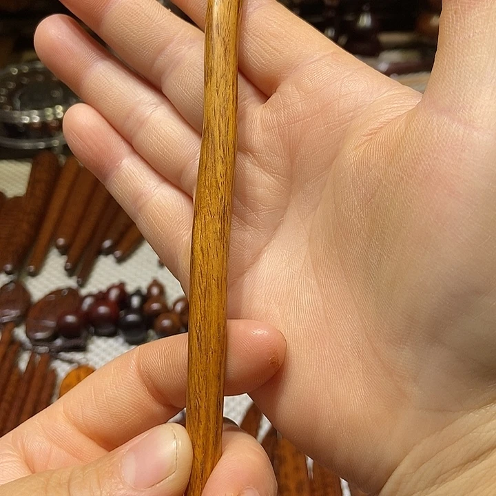 黄花梨随形发簪一根