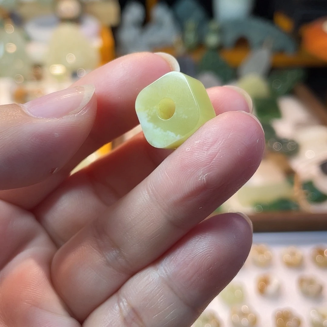 ^***^和田玉未镶嵌颈饰