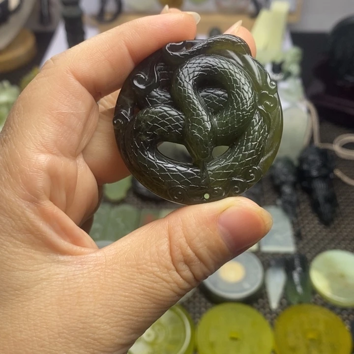 合金蛇纹石玉颈饰