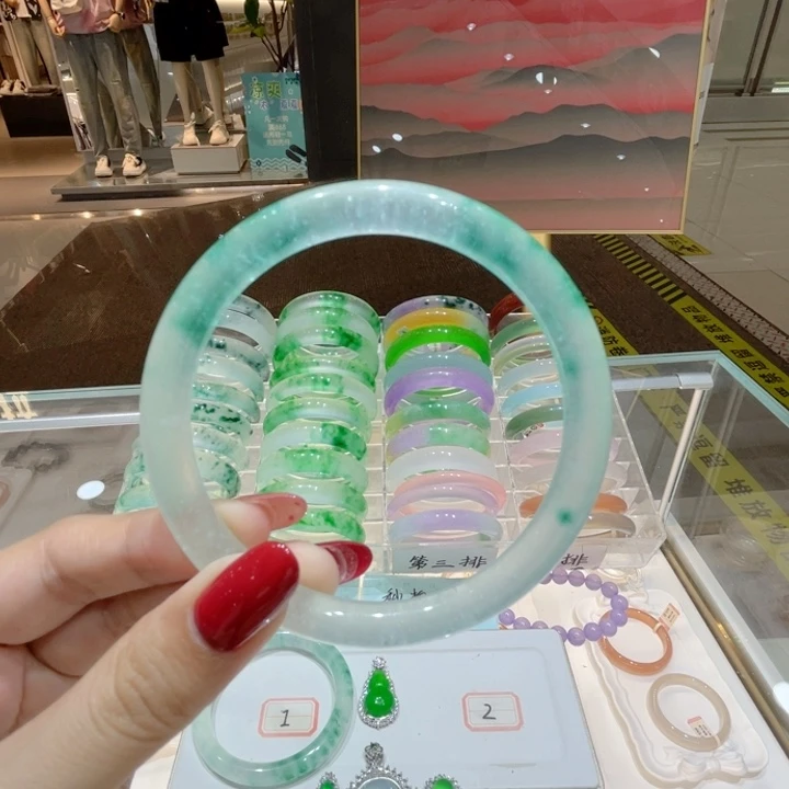 翡翠手镯未镶嵌翡翠手镯