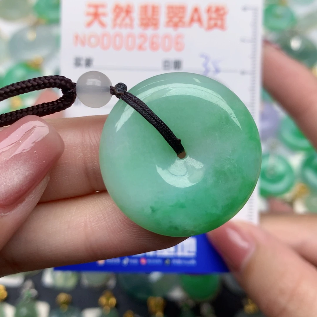 你***啊翡翠未镶嵌颈饰扣