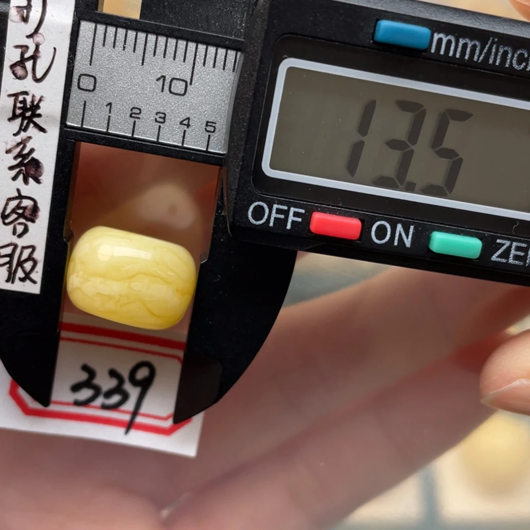 蜜蜡裸石未镶嵌坤*蜜蜡