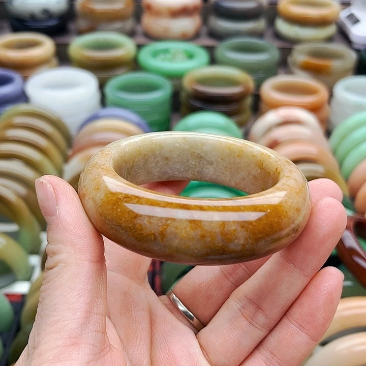 未镶嵌手镯（圆镯）石英质玉