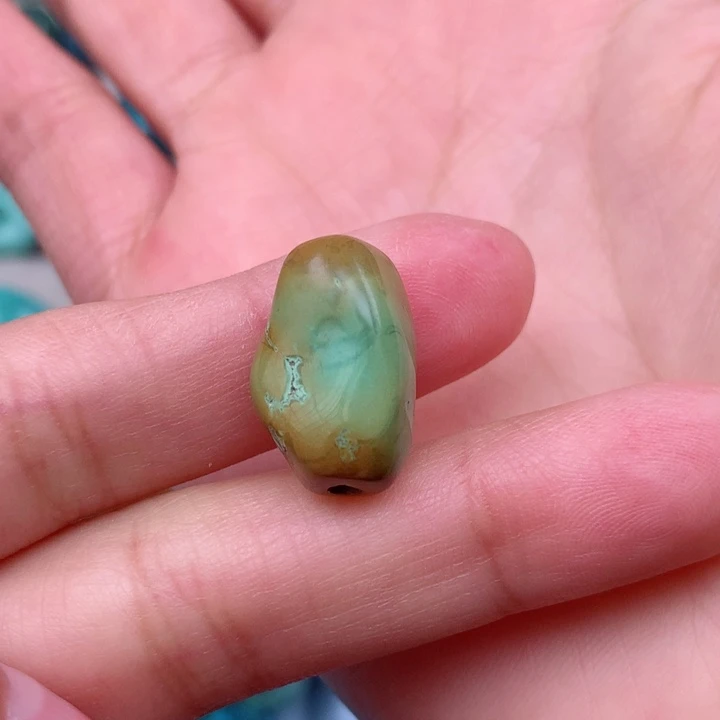 绿松石颈饰未镶嵌