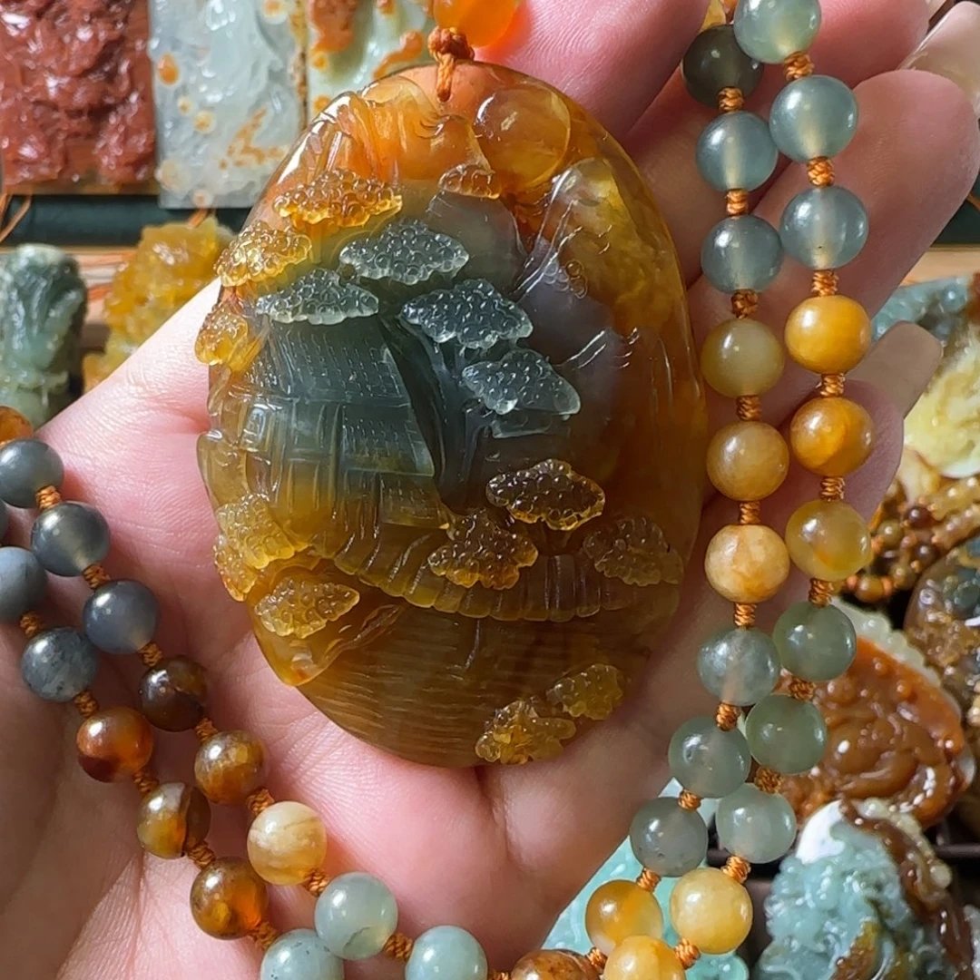 岫玉未镶嵌颈饰山水