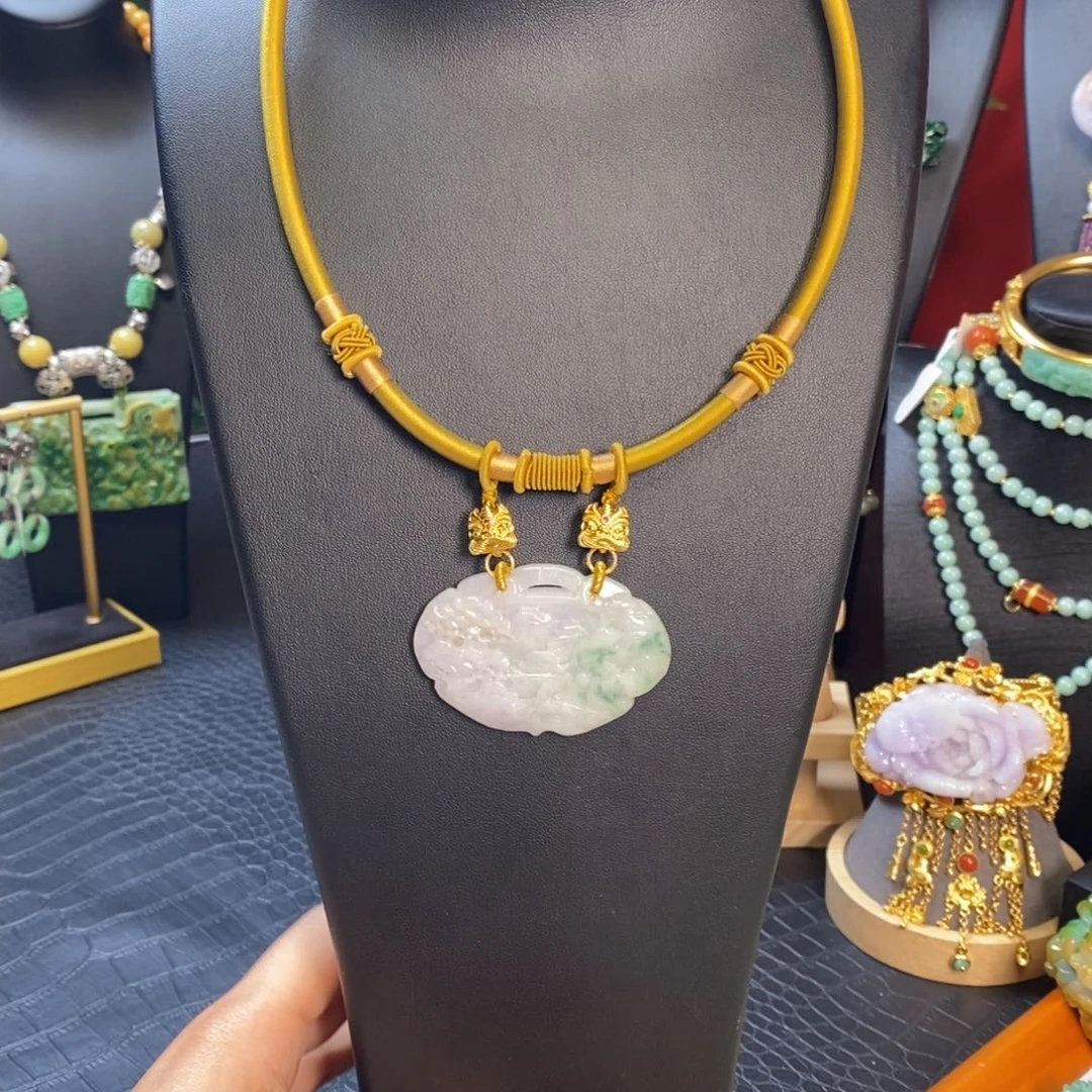 翡翠颈饰未镶嵌如意吊坠 亏清