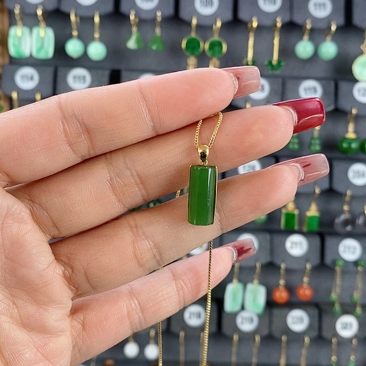 和田玉吊坠(赠链)18K金镶嵌