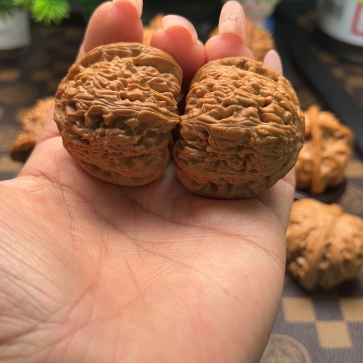 R***Q核桃40三角白文玩核桃