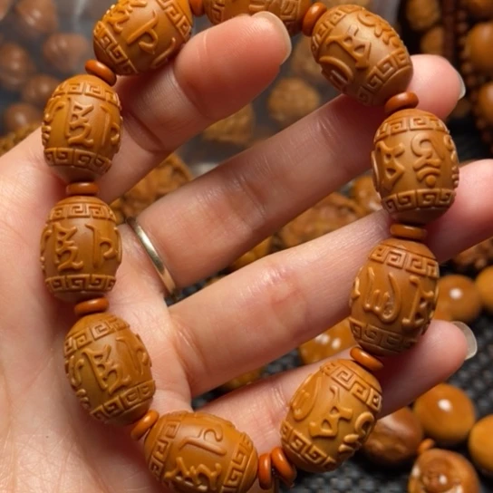 橄榄核吊坠六字真言