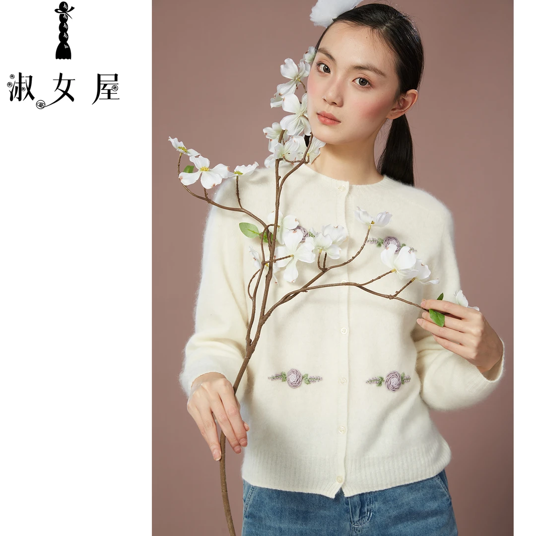 淑女屋官方旗舰店花园里的秘密。毛衣玫瑰花小香风。毛衣羊毛绣花