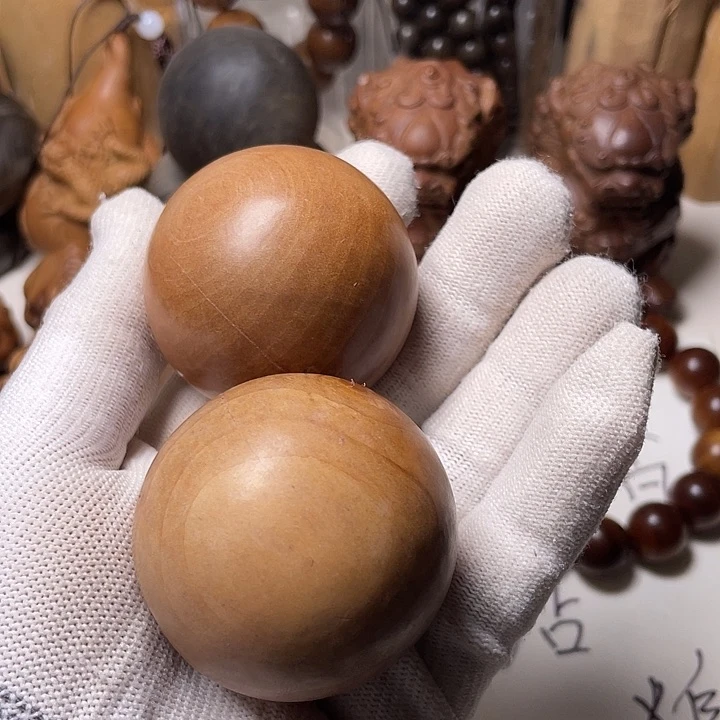 檀香木老山檀香手球一对瑕疵