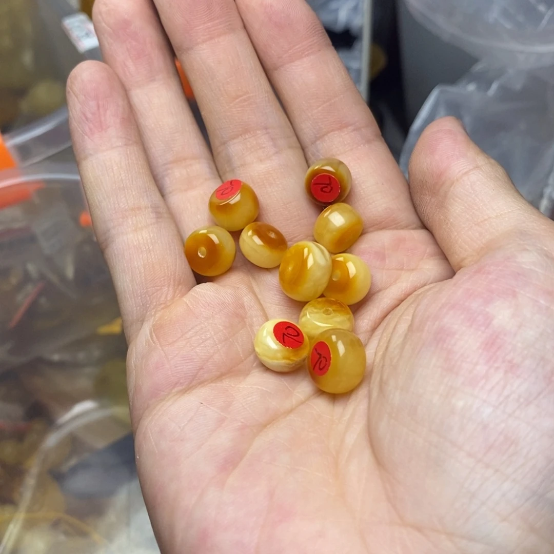 未镶嵌琥珀珠宝奇石