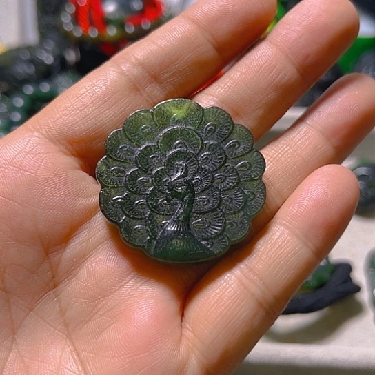 蛇纹石玉未镶嵌颈饰萌**宝