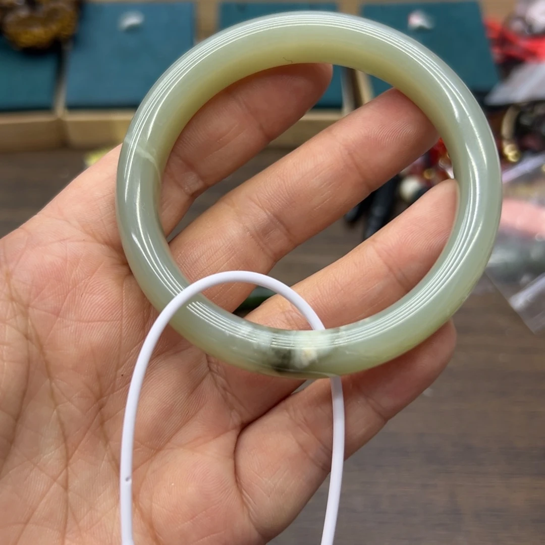 和田玉未镶嵌手镯58.2圈围008瑕