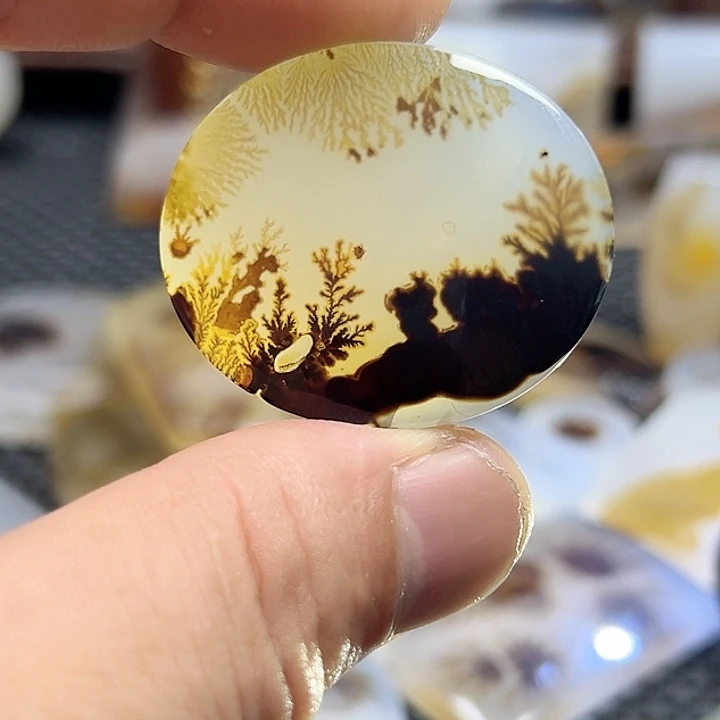 江***媒玛瑙/玉髓未镶嵌珠宝半成品