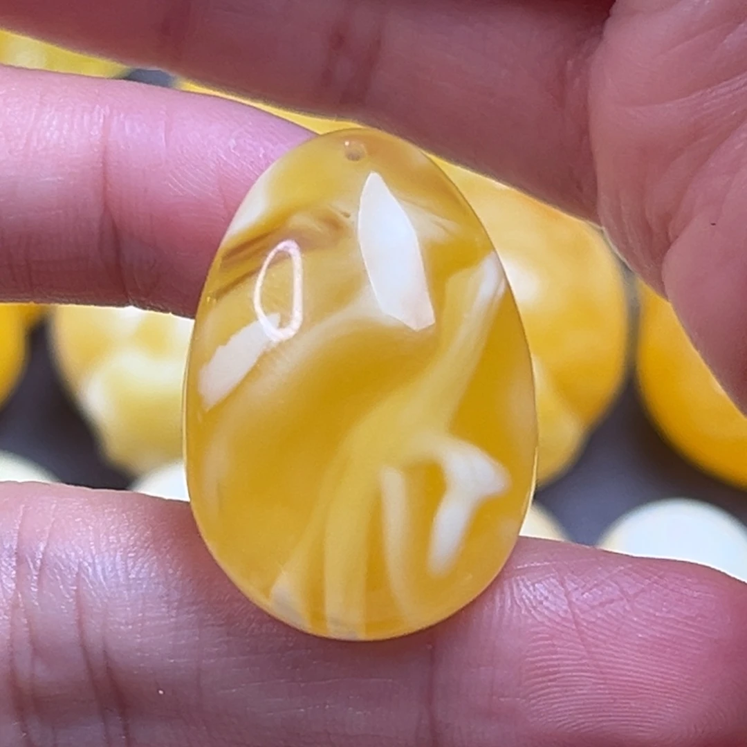 琥珀裸石未镶嵌水滴