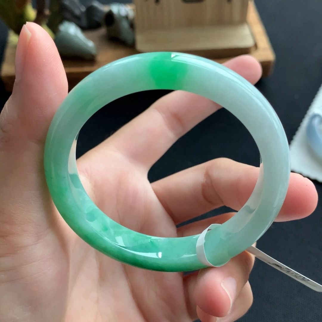 未镶嵌手镯翡翠有纹