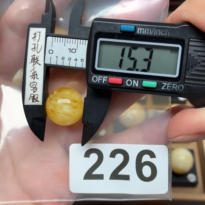 笑***人未镶嵌琥珀裸石蜜蜡