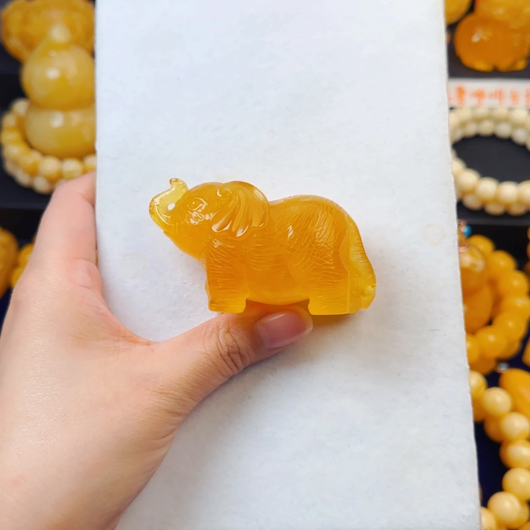 蜜蜡未镶嵌颈饰大象