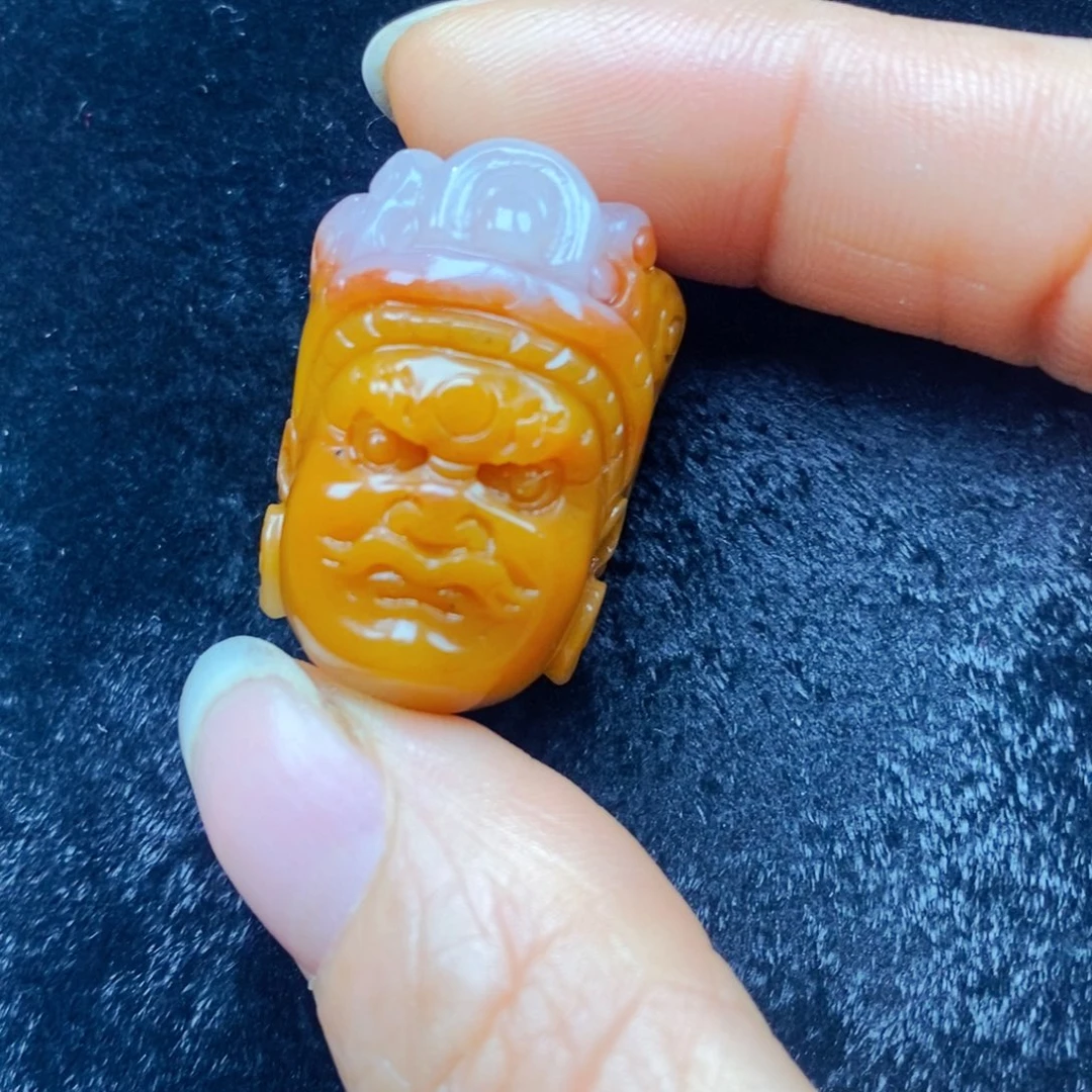 未镶嵌石英质玉（黄龙玉）颈饰
