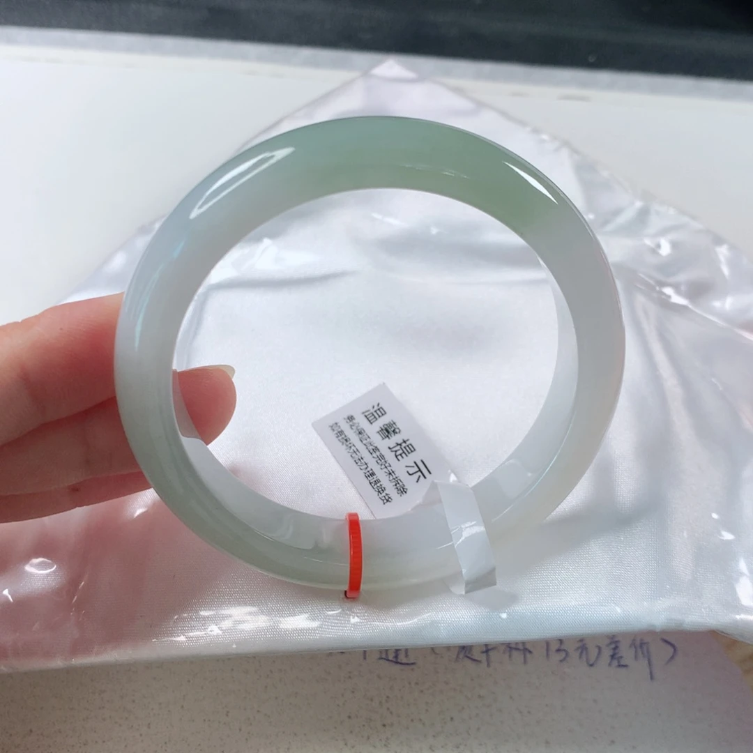 翡翠手镯未镶嵌①③⑧