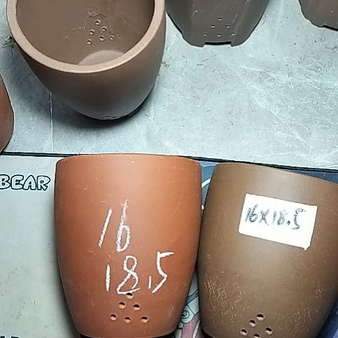 红泥紫泥三角两个花盆