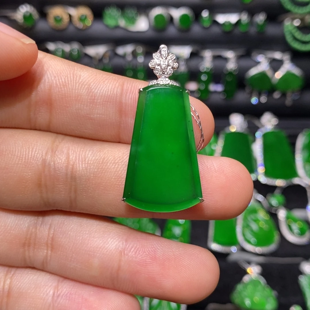 颈饰18K金镶嵌翡翠天然翡翠