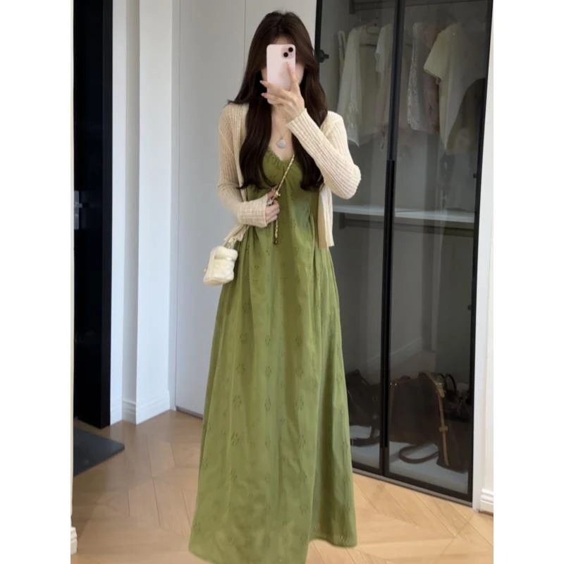 法式镂空绿色抹茶日记吊带连衣裙女2025新款高级感气质V领