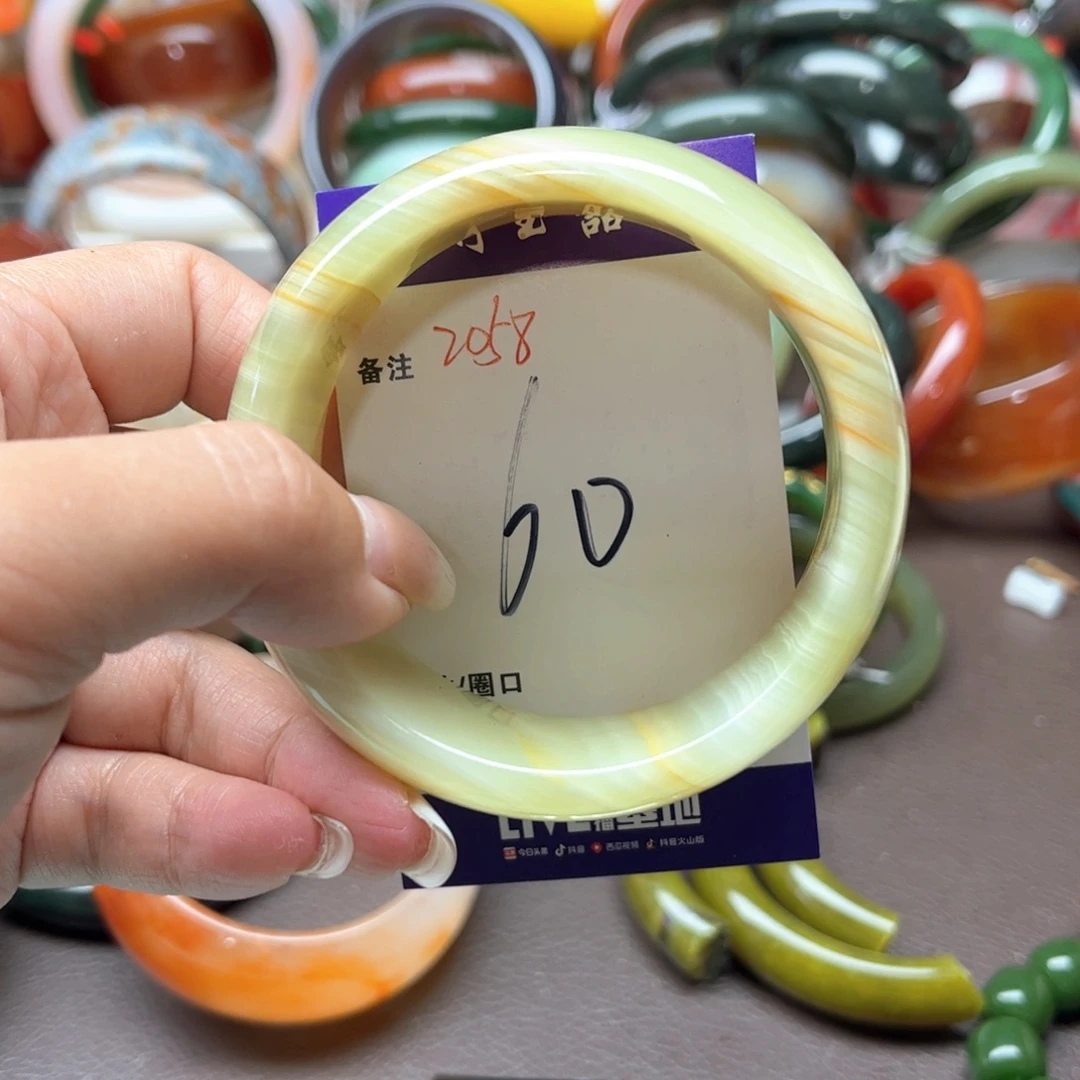 未镶嵌手镯石英岩玉