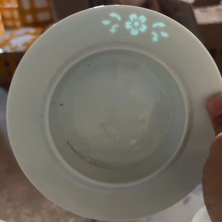 红***秋玉瓷景德镇陶瓷烟灰缸一个微瑕