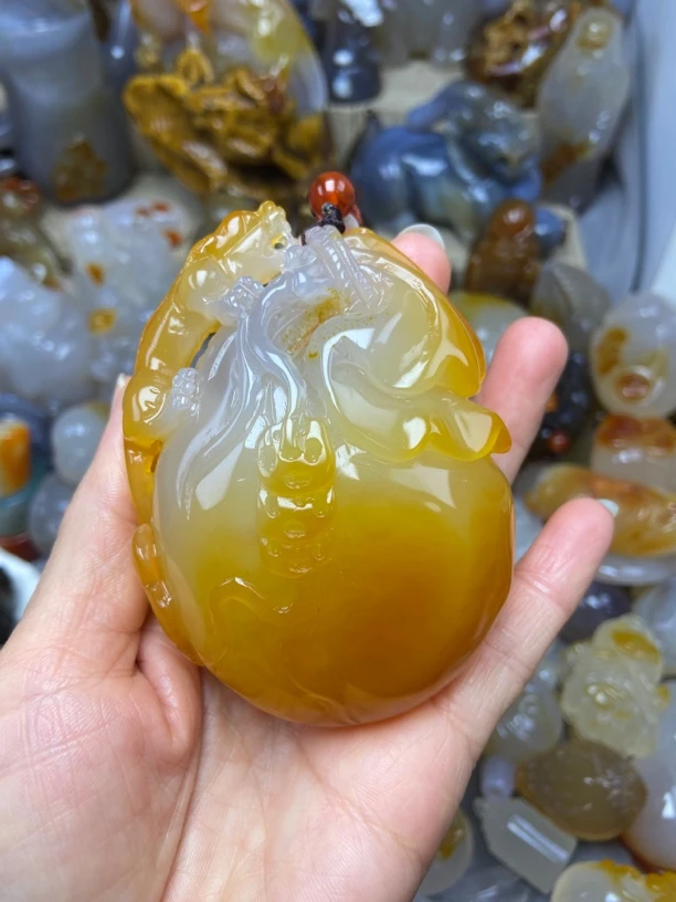 精品玛瑙玉髓把件