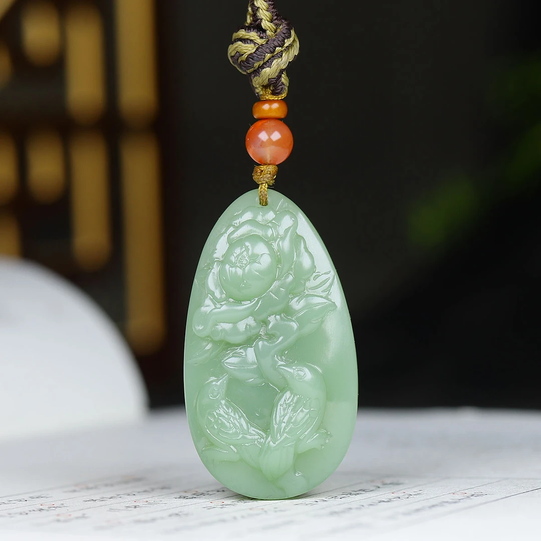 1218105和田玉莲花鱼吊坠