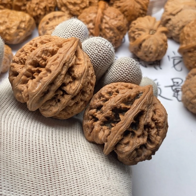 【闪购商品】文玩核桃把件哎****的32粗筋