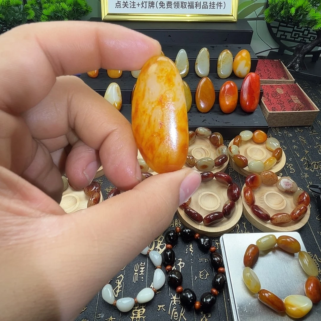 和田玉未镶嵌吊坠(赠链)