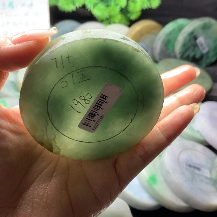 定制翡翠。未镶嵌