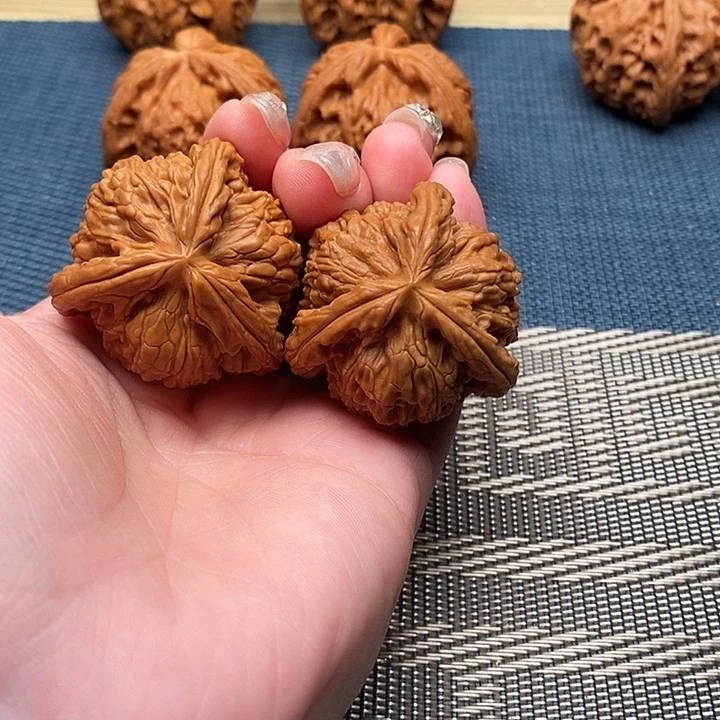 青***6文玩核桃吊坠三棱