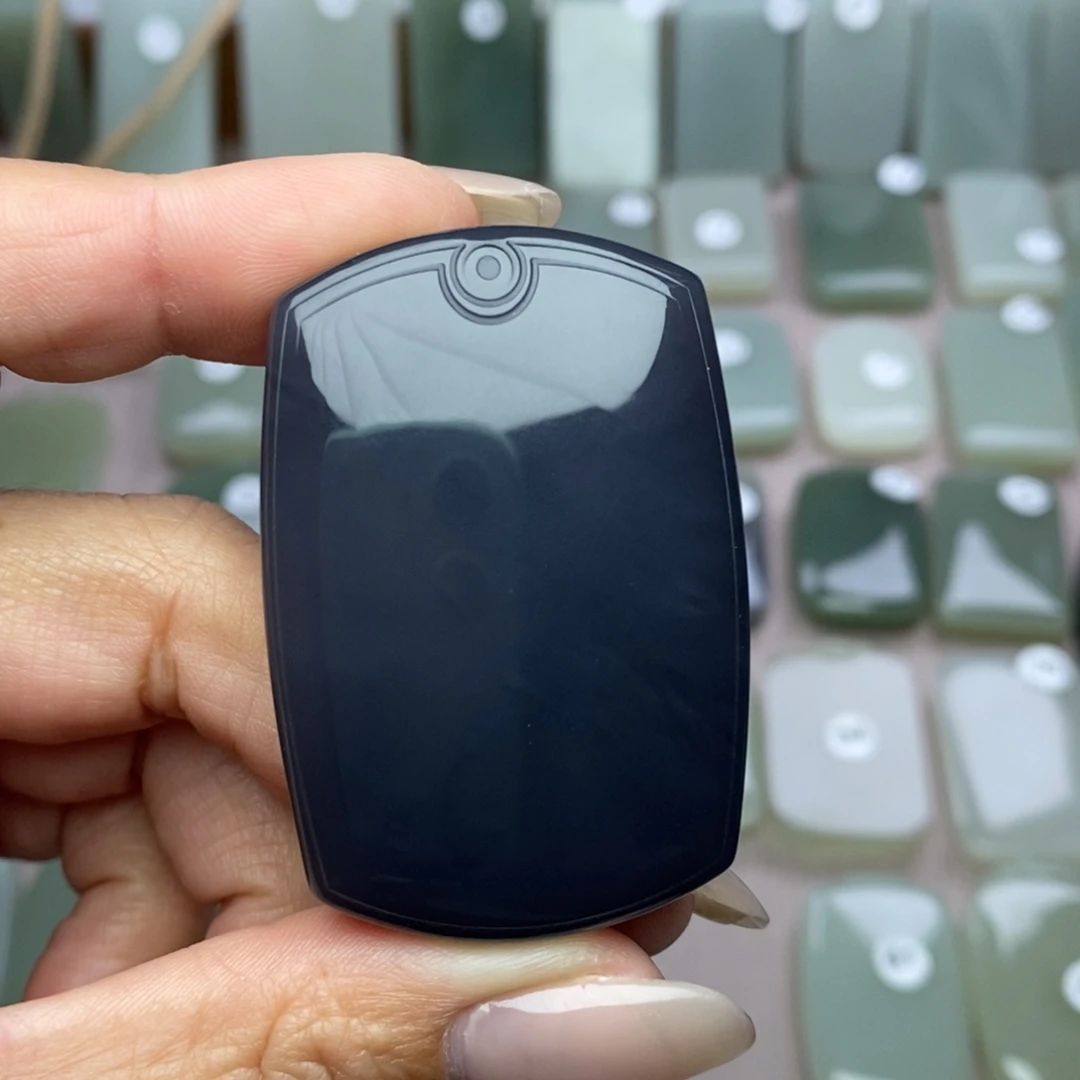 谜***)和田玉未镶嵌颈饰