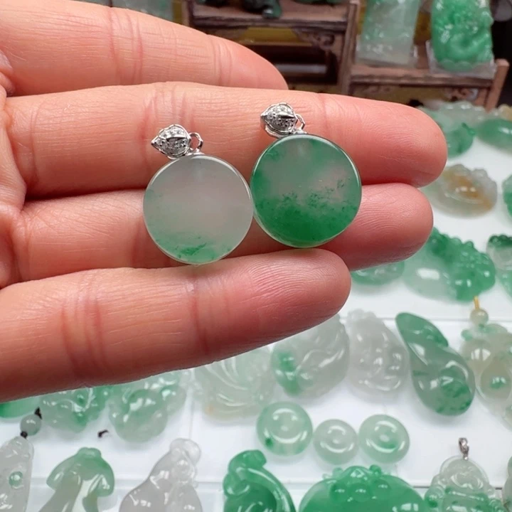 颈饰未镶嵌石英质玉七****妈