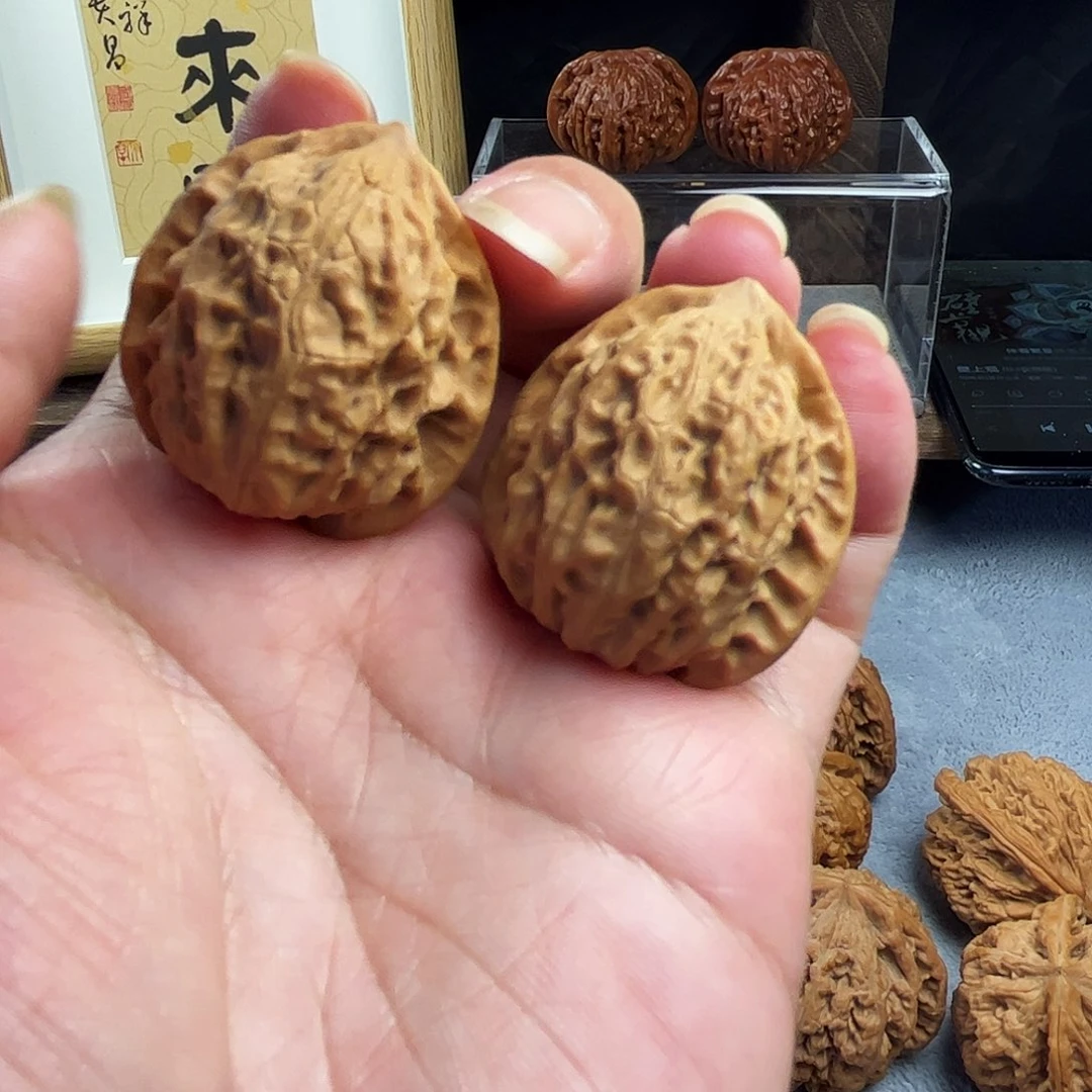 文玩核桃吊坠金牛