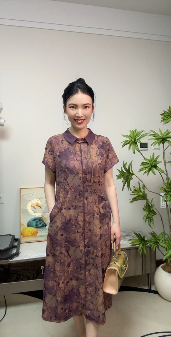 夏季中老年碎花宽松遮肚显瘦轻奢风遮肉连衣裙