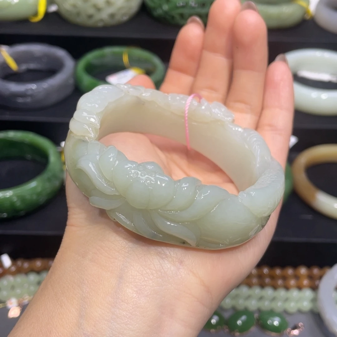 和田玉手镯55圈口 编号72未镶嵌