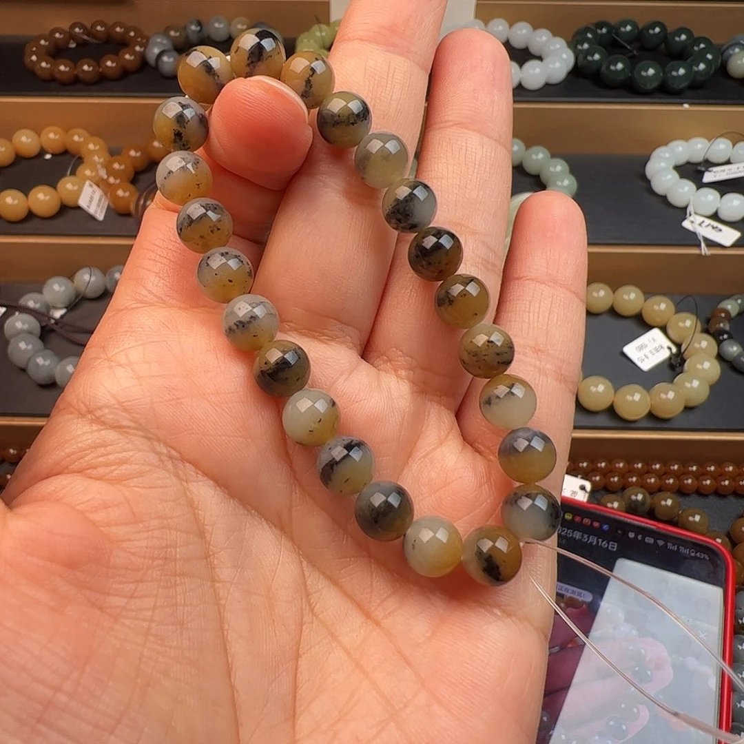 邦***熊和田玉未镶嵌手链