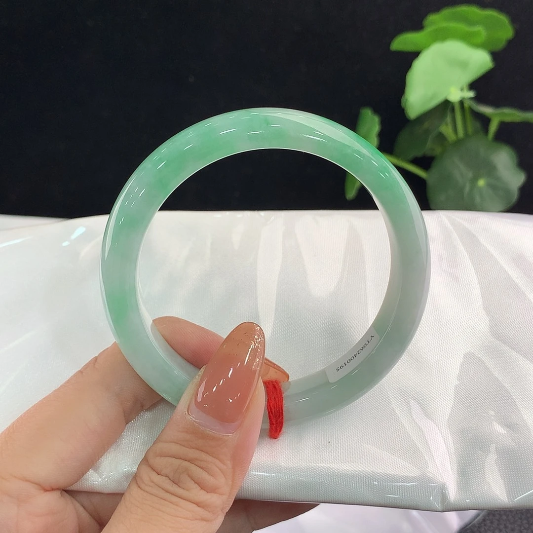 翡翠未镶嵌手镯正57