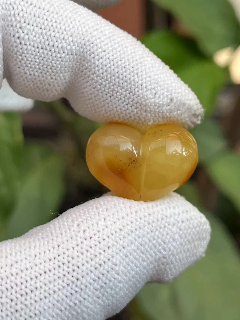 3103天然蜜蜡琥珀俏色屁桃配饰21.8x16x12.8mm